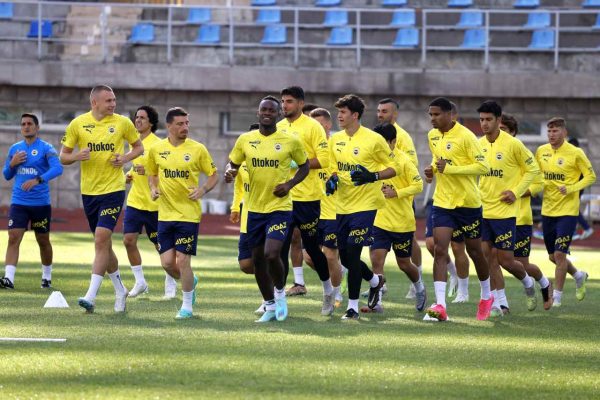Fenerbahçe, Rusya’da ilk antrenmanını yaptı