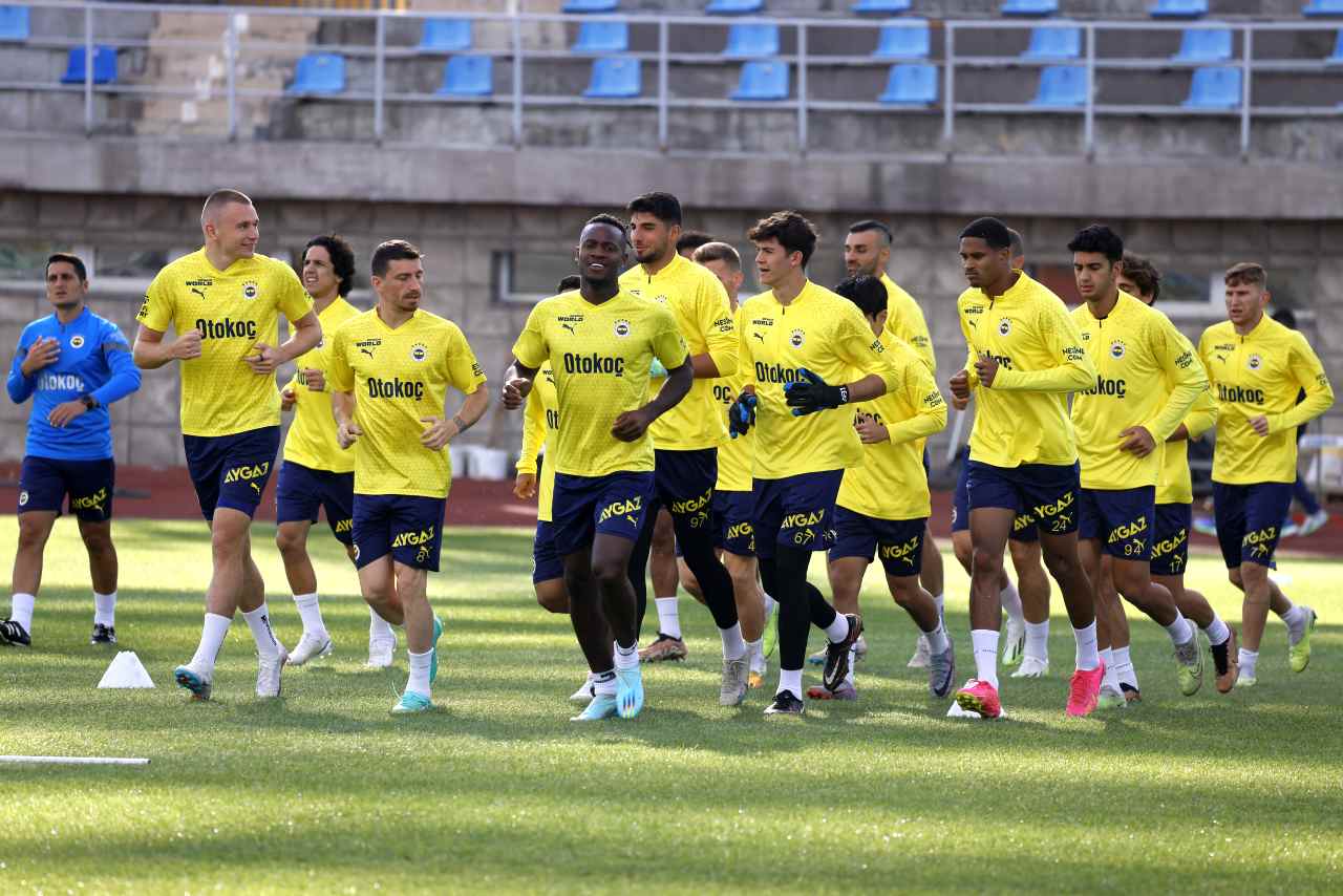 Fenerbahçe, Rusya’da ilk antrenmanını yaptı