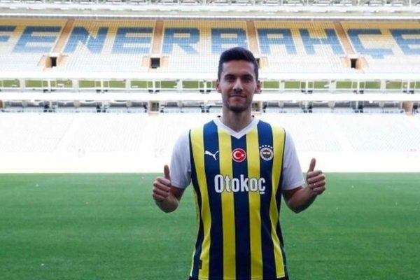 Fenerbahçe, milli futbolcu Umut Nayir ile 2+1 yıllık sözleşme imzaladı