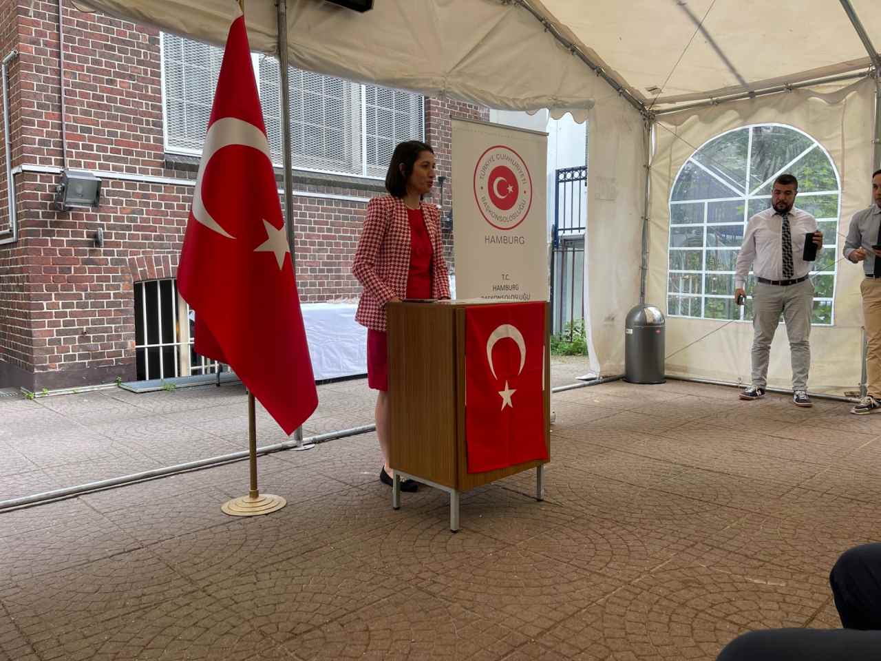 Hamburg Başkonsolosu Emine Derya Kara’dan “15 Temmuz Demokrasi ve Milli Birlik Günü” mesajı: