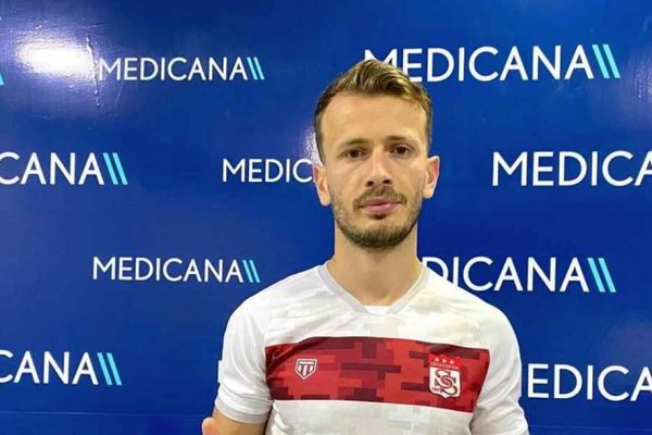Sivasspor’un yeni transferi Abdulkadir Parmak sağlık kontrolünden geçti