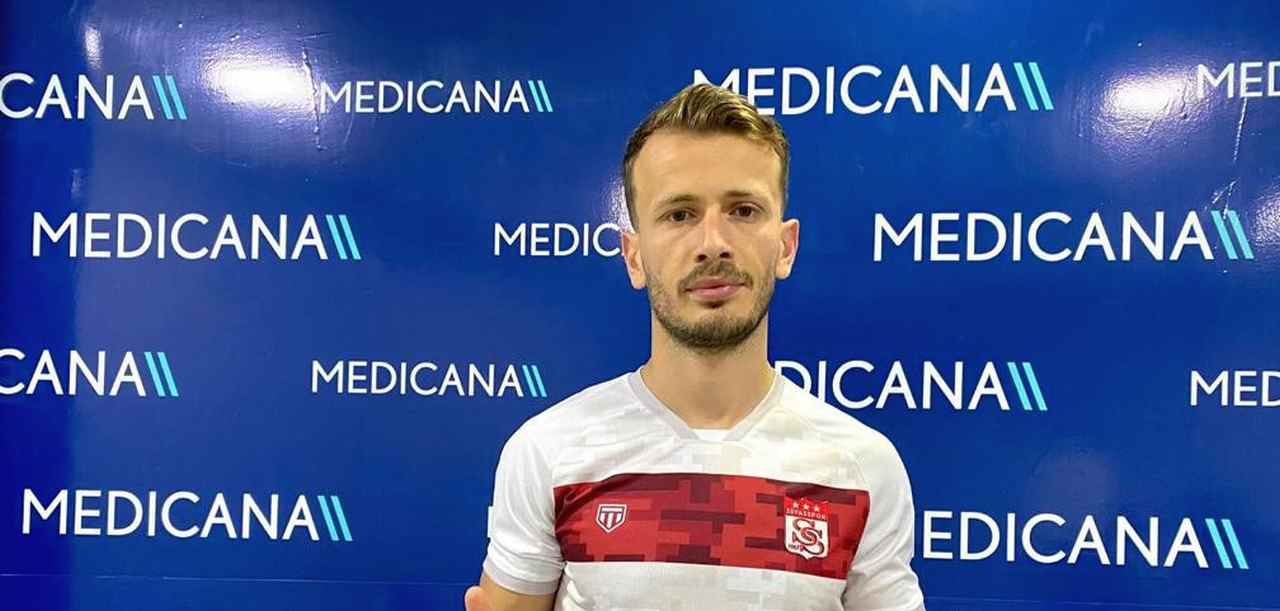 Sivasspor’un yeni transferi Abdulkadir Parmak sağlık kontrolünden geçti
