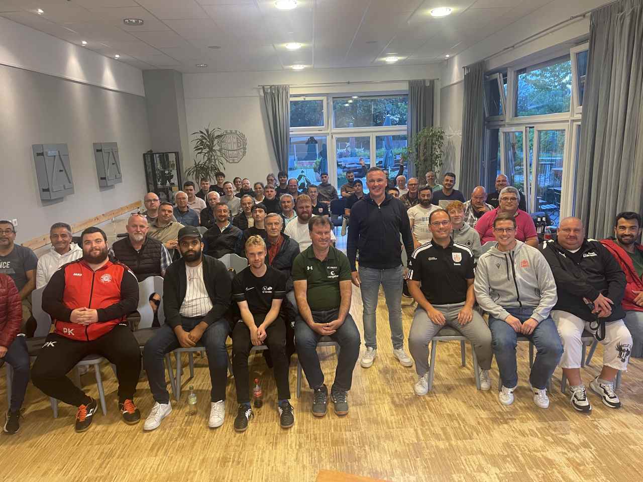 Bundesliga SR Sascha Thielert zu Besuch im BSA Harburg