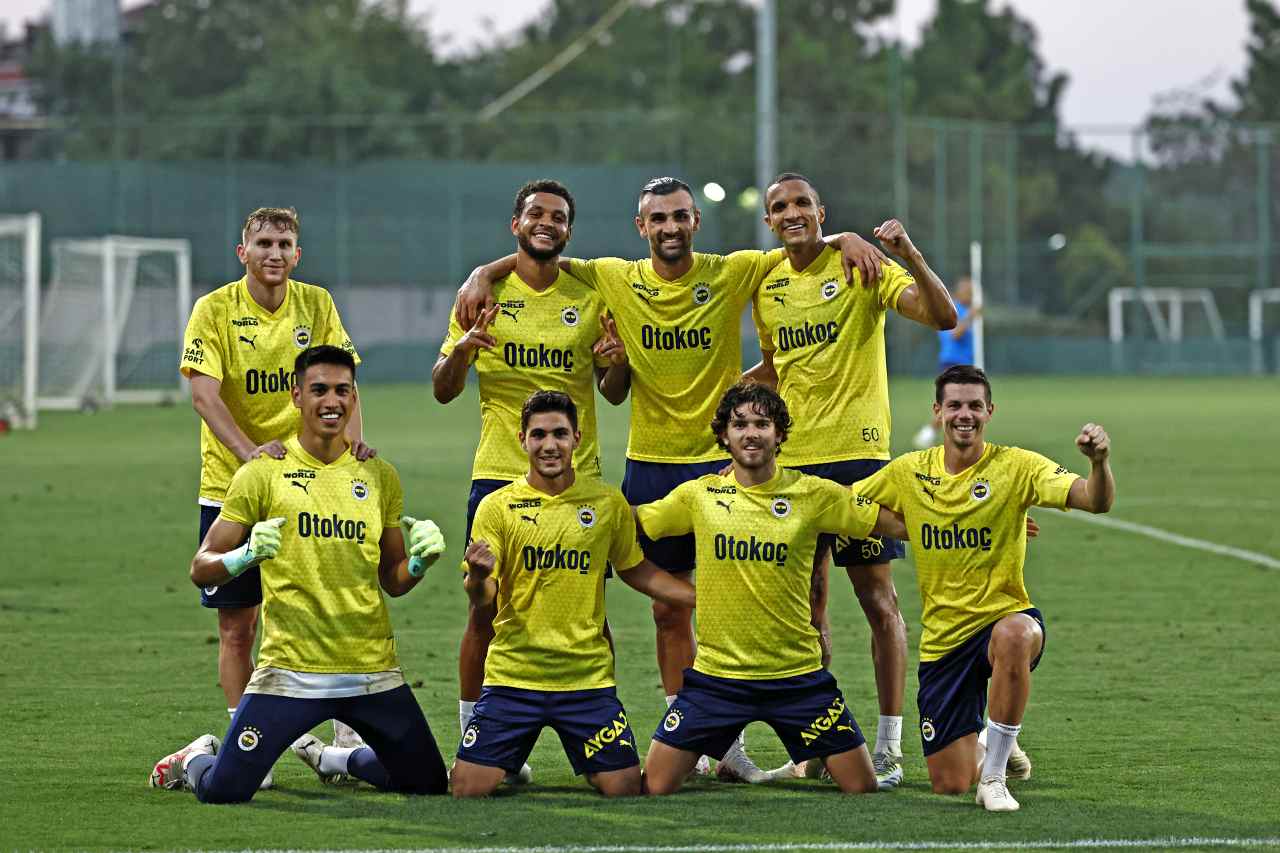 Fenerbahçe, günü çift idmanla tamamladı