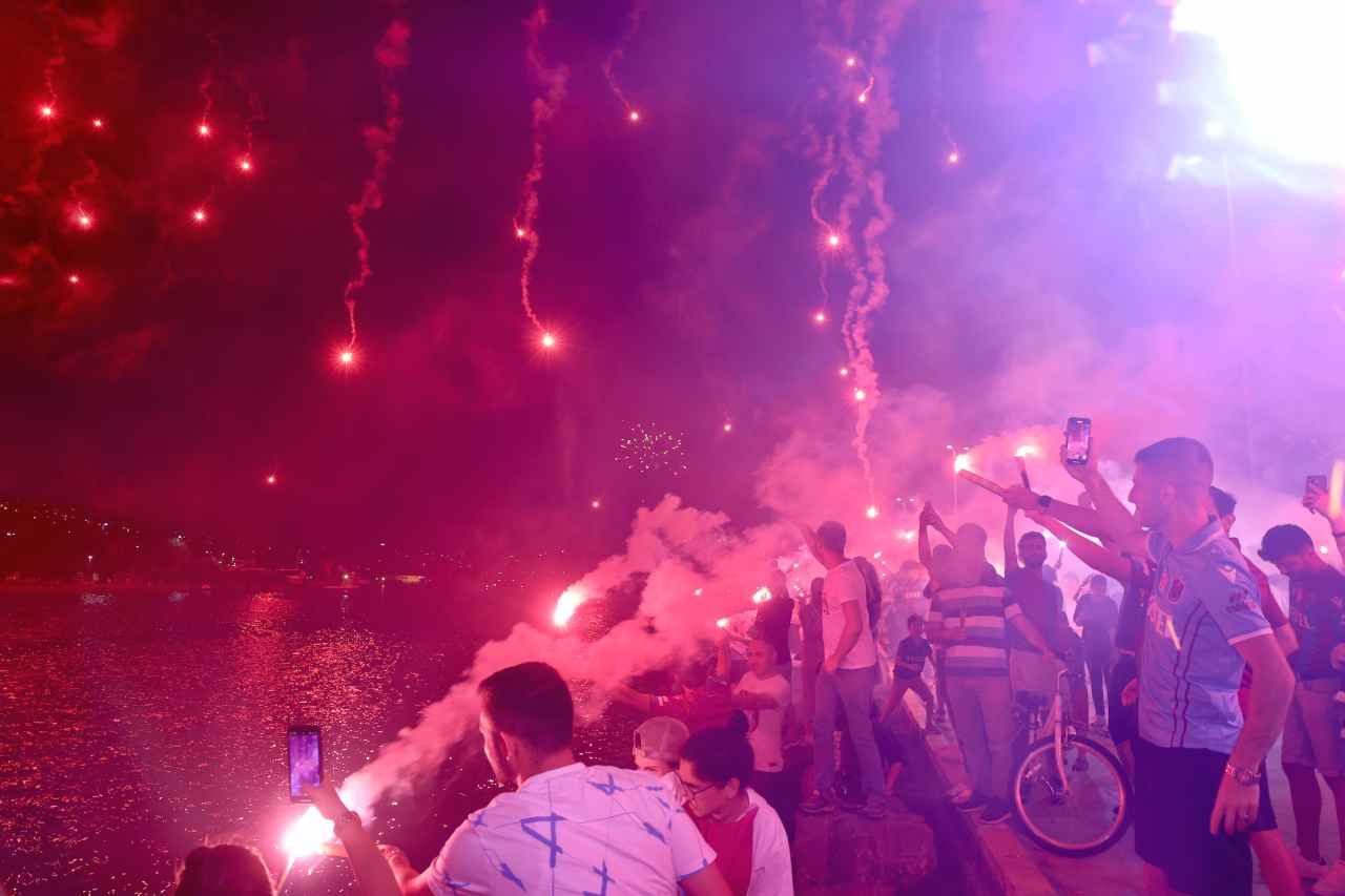 Trabzonspor’un 56. kuruluş yıl dönümü İstanbul’da meşalelerle kutlandı