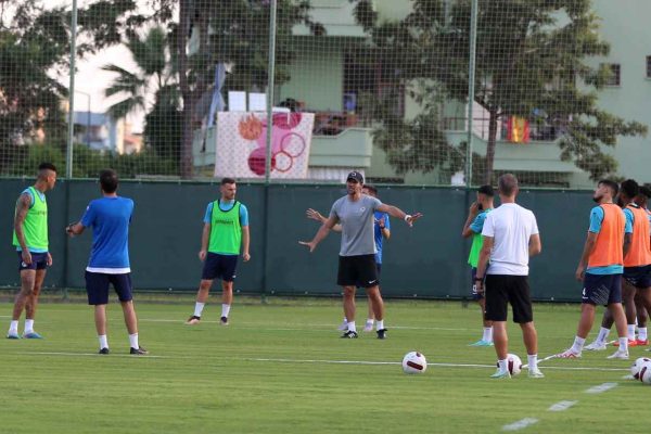 Alanyaspor’un hedefi iyi ve zevk veren futbol oynamak