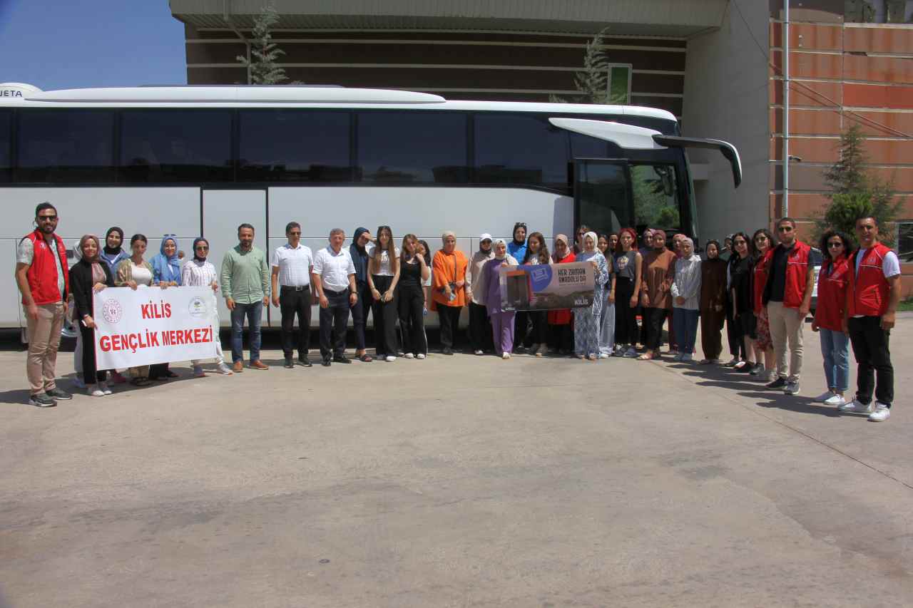 Kilis’teki depremzede gençlerin Çanakkale gezisi başladı