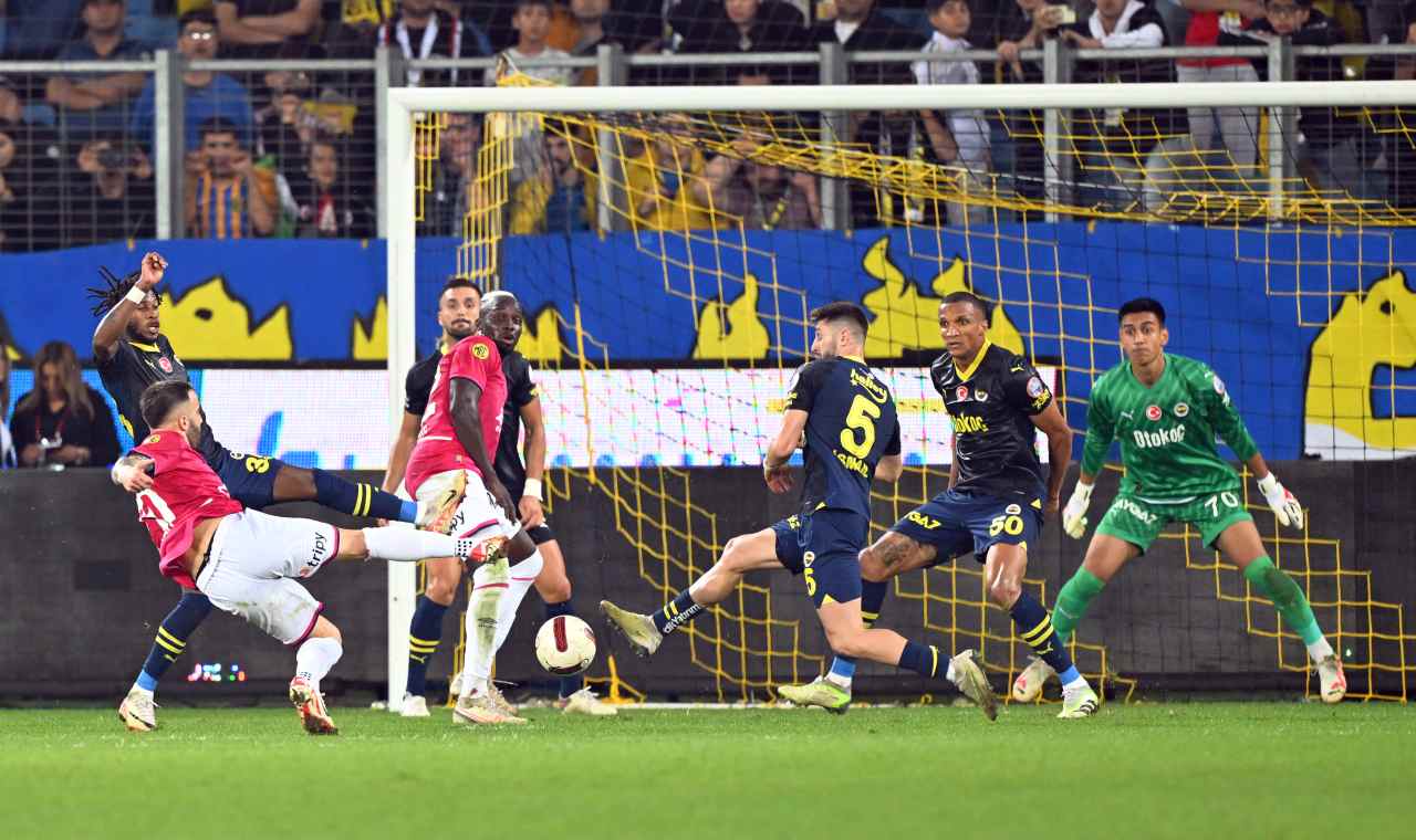 Fenerbahçe, Ankara’dan lider döndü