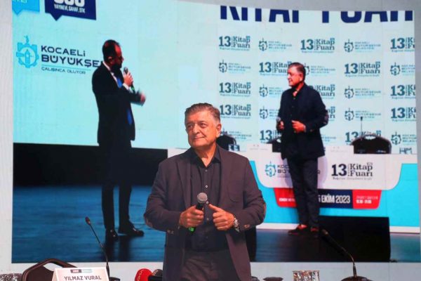 Teknik direktör Yılmaz Vural 13. Kocaeli Kitap Fuarı’na katıldı: