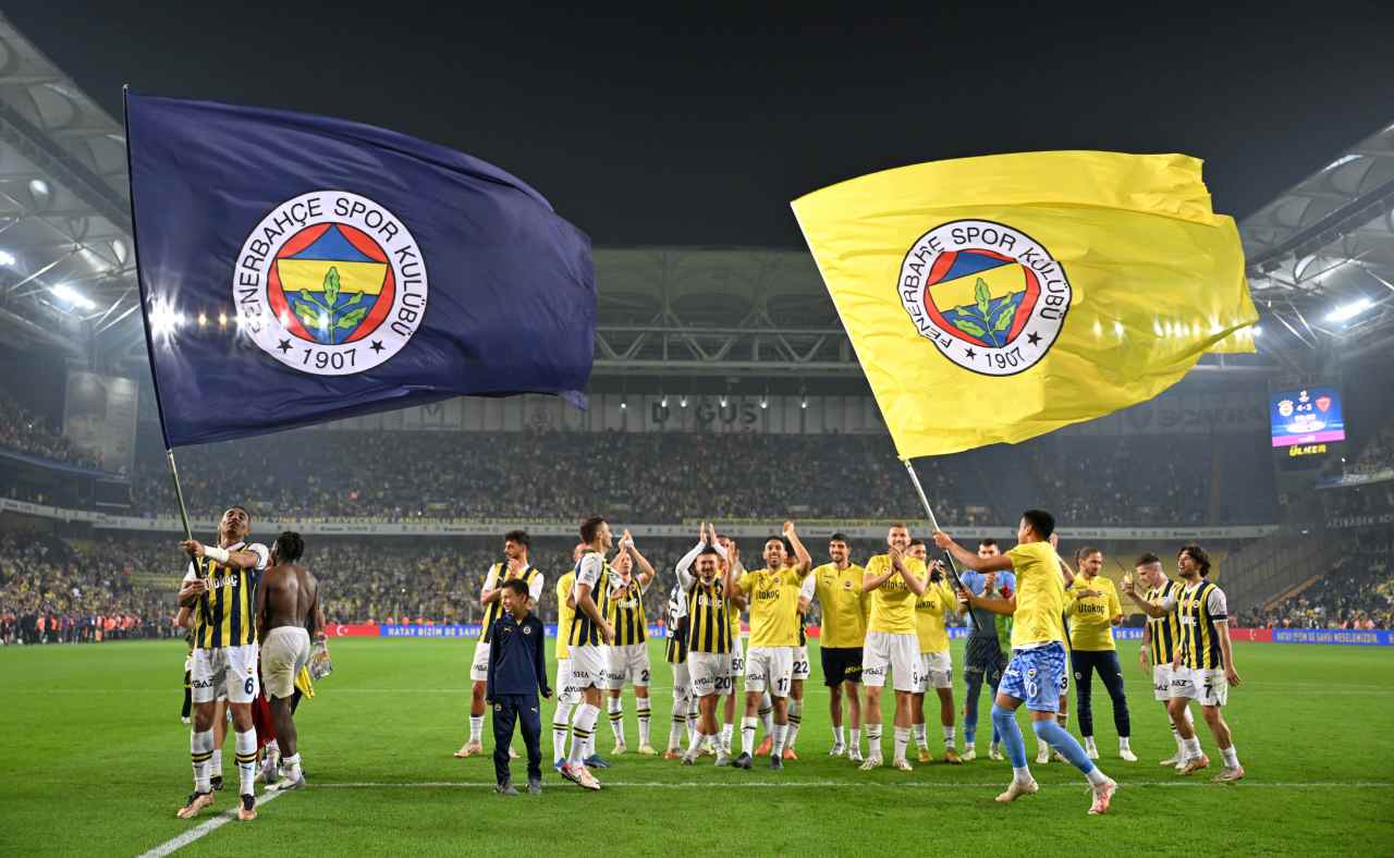 Fenerbahçe, rekor kırarak liderliğini sürdürdü
