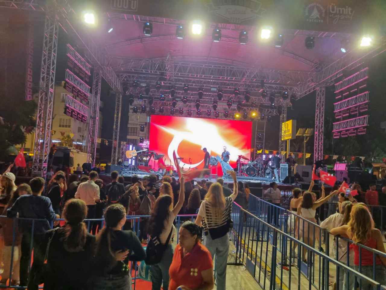 Antalya’da Görkemli 100. Yıl Kutlaması: Sertab Erener Konseriyle başladı!
