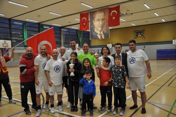 Cumhuriyet’in 100. yılında Hamburg futbol turnuvası ile şenlendi