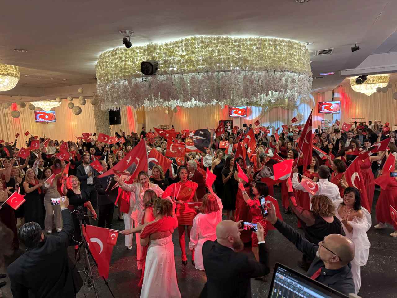 ADD Hamburg, Cumhuriyet’in 100’üncü yılını coşkuyla kutladı!