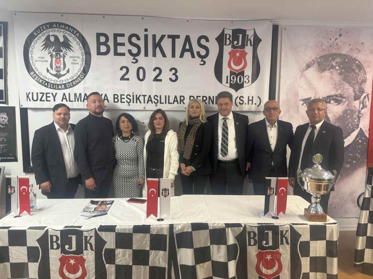 Mehmet Özlü’den mesaj var: ”Yine aynı aşk ve heyecanla göreve devam”
