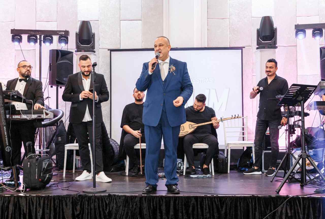 Yücel Acar, oğlu Aziz‘in düğününde sahne aldı