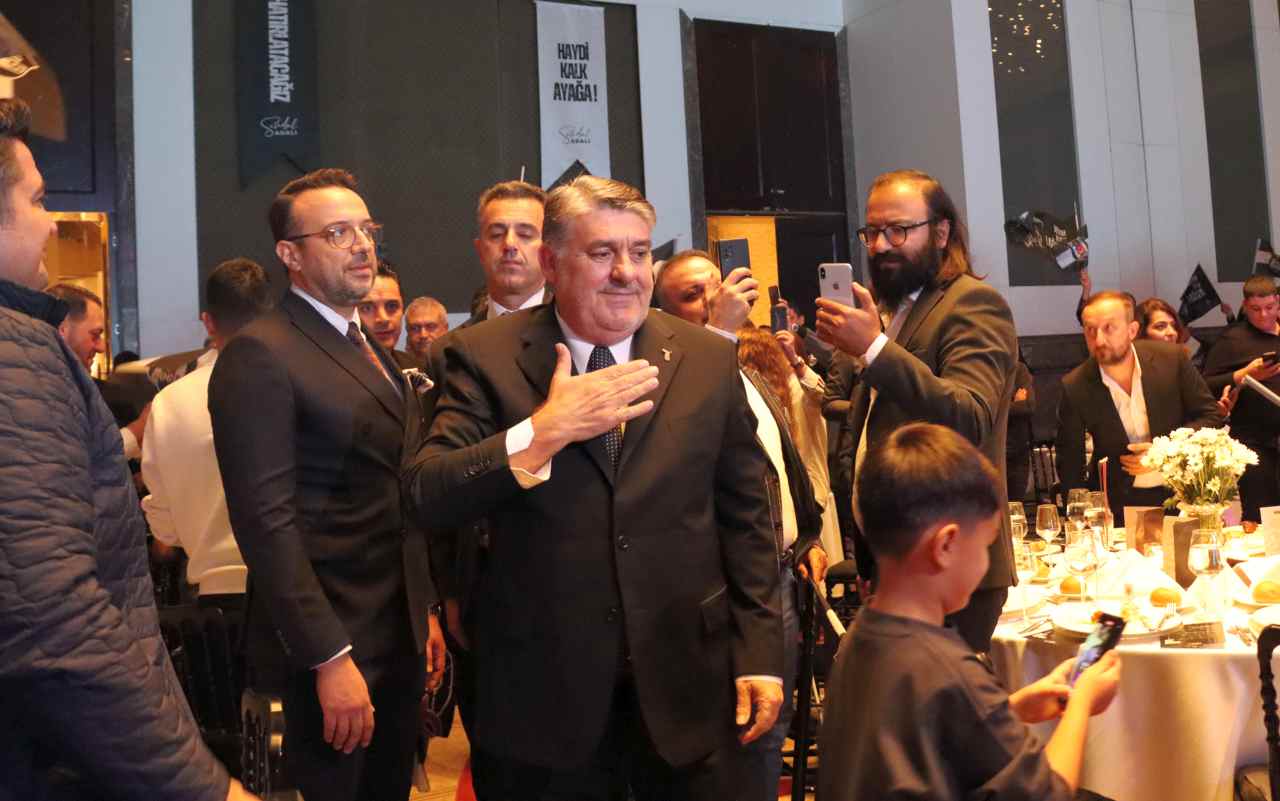 Beşiktaş Kulübü Başkan Adayı Serdal Adalı, Adana’daki kongre üyeleriyle buluştu:
