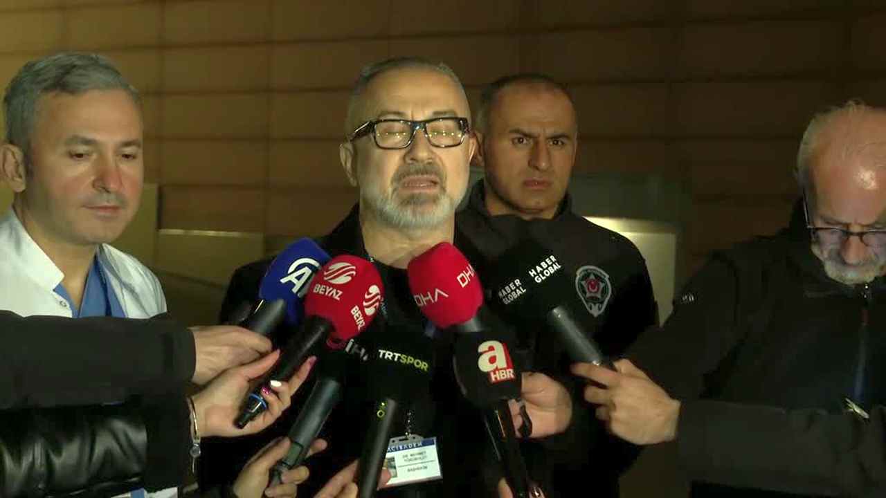 Hakem Halil Umut Meler hastaneye kaldırıldı