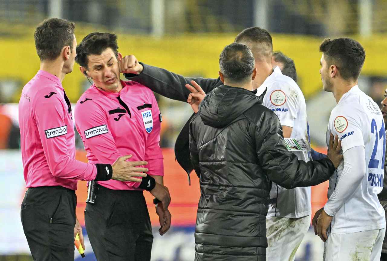 Futbol hakemleri, maçlara çıkma kararı aldı: