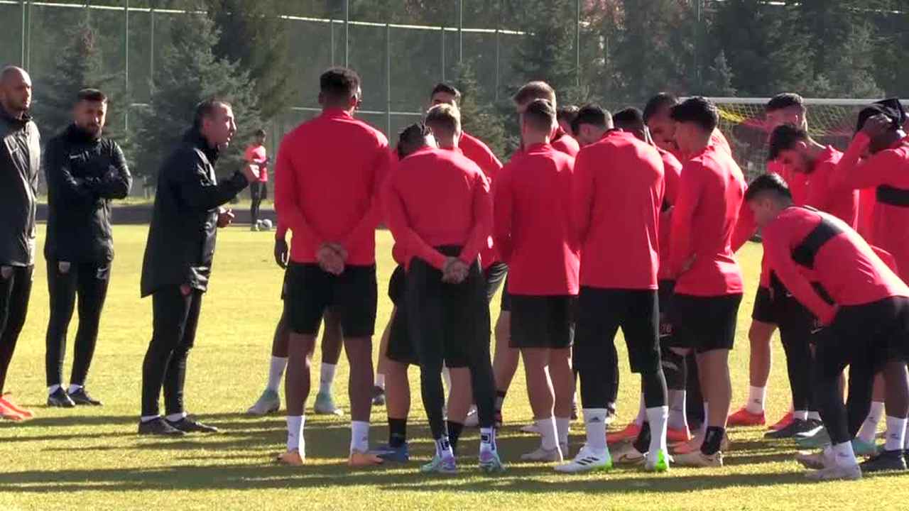 Kayserispor Teknik Direktörü Uçar’dan sporda şiddetin önlenmesi için sağduyu çağrısı: