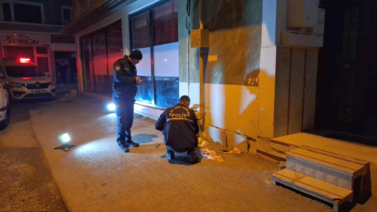 Samsun’da bıçaklı kavgada baba yaralandı ve oğlu yaşamını yitirdi