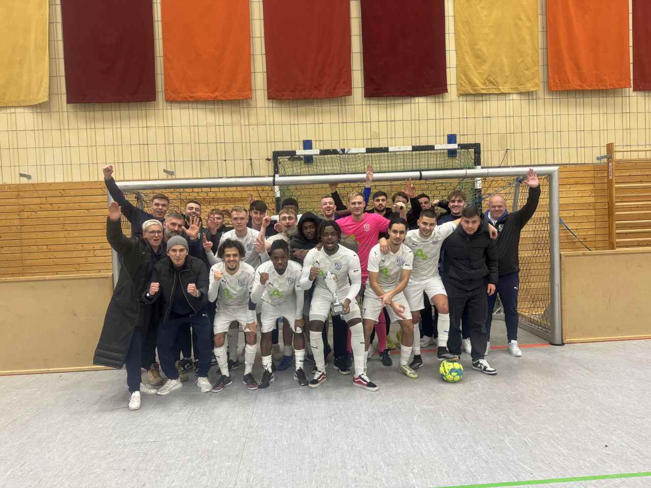 Penaltılarla Süderelbe şampiyon, Dersimspor ikinci oldu