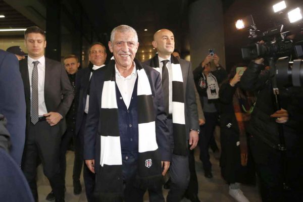 Beşiktaş’ın yeni teknik direktörü Fernando Santos, İstanbul’a geldi