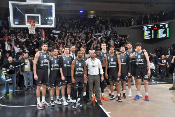 Beşiktaş uzatmada play-offu garantiledi