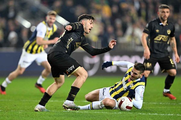 Geriden gelen Fenerbahçe, kazanmayı bildi