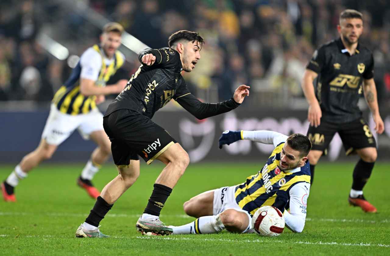 Geriden gelen Fenerbahçe, kazanmayı bildi