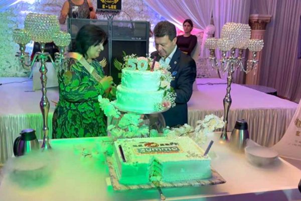 Aynur Atıcı’nın büyüleyici 50. yaş günü kutlaması