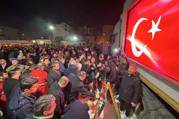 Osmaniye’de 6 Şubat depremlerinde hayatını kaybedenler için “Sessiz Yürüyüş”