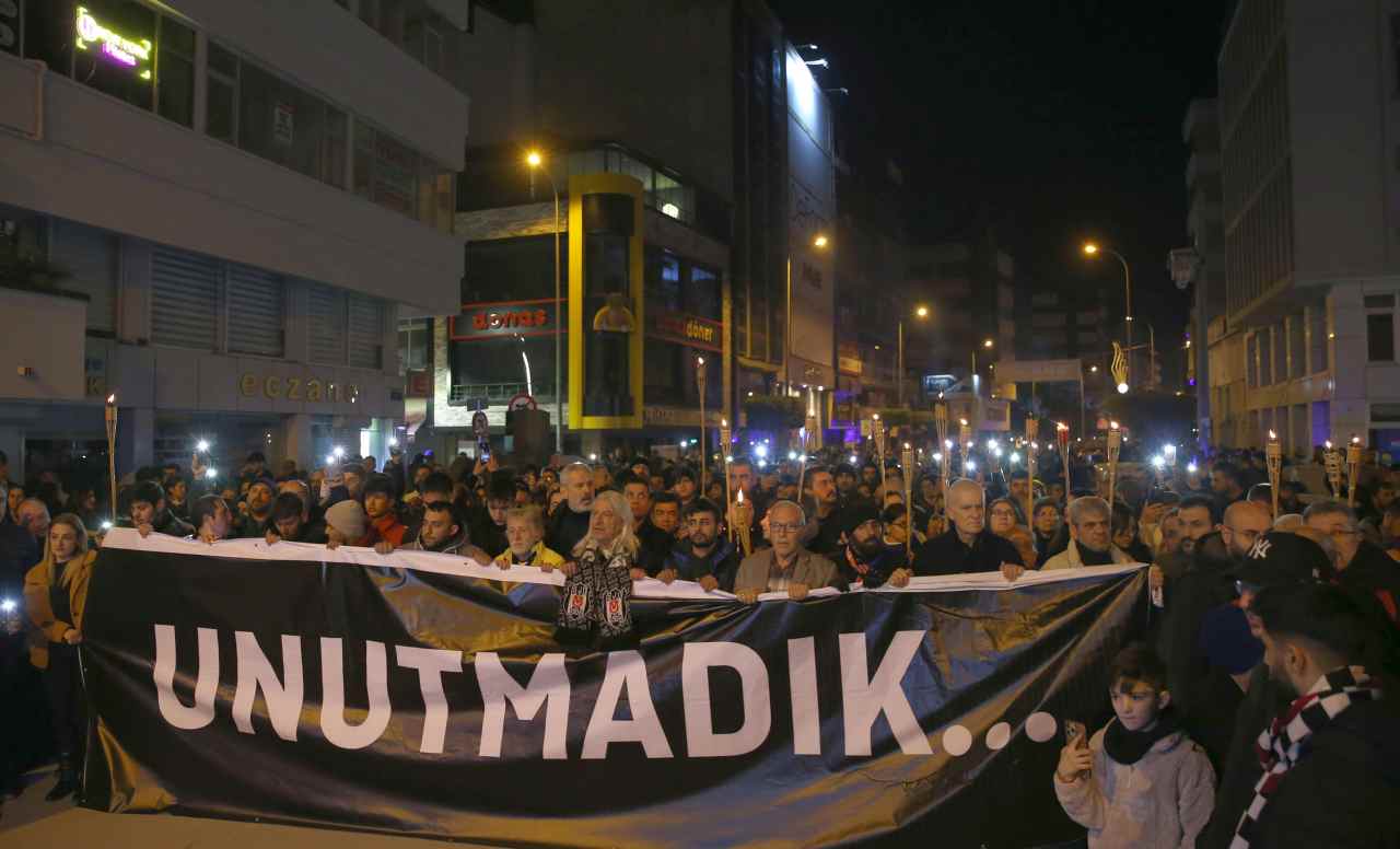 İskenderun’da 6 Şubat depremlerinde hayatını kaybedenler anıldı