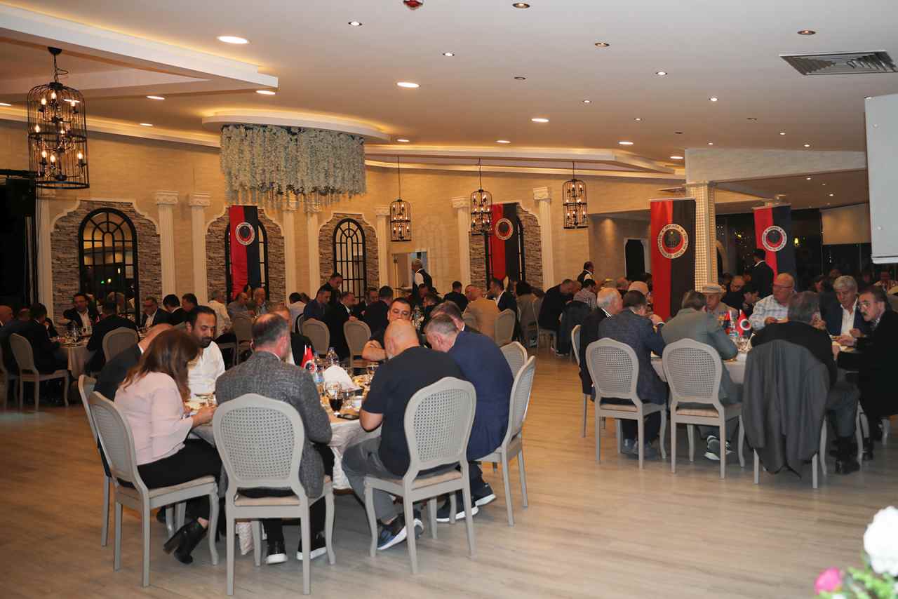 Gençlerbirliği yönetimi, basın mensuplarıyla iftarda buluştu