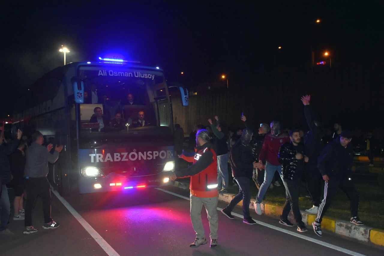 Trabzonspor kafilesine coşkulu karşılama