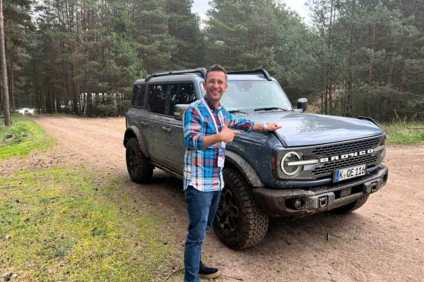 Ford Hugo Pfohe: ”İyi bayramlar”