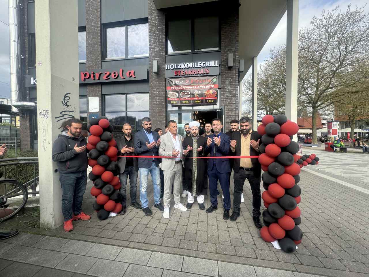 Köz Pirzola restoranına görkemli açılış