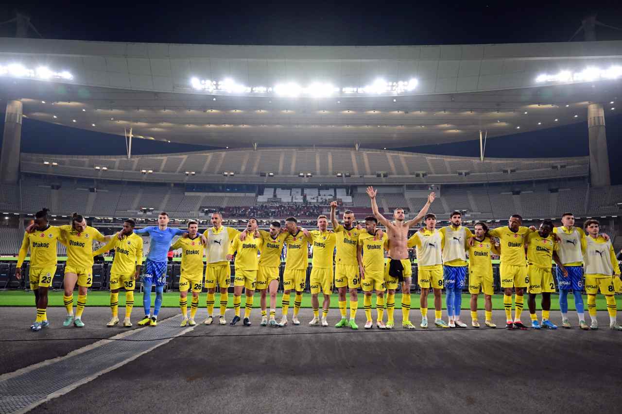 Fenerbahçe, maç fazlasıyla liderliğe yükseldi