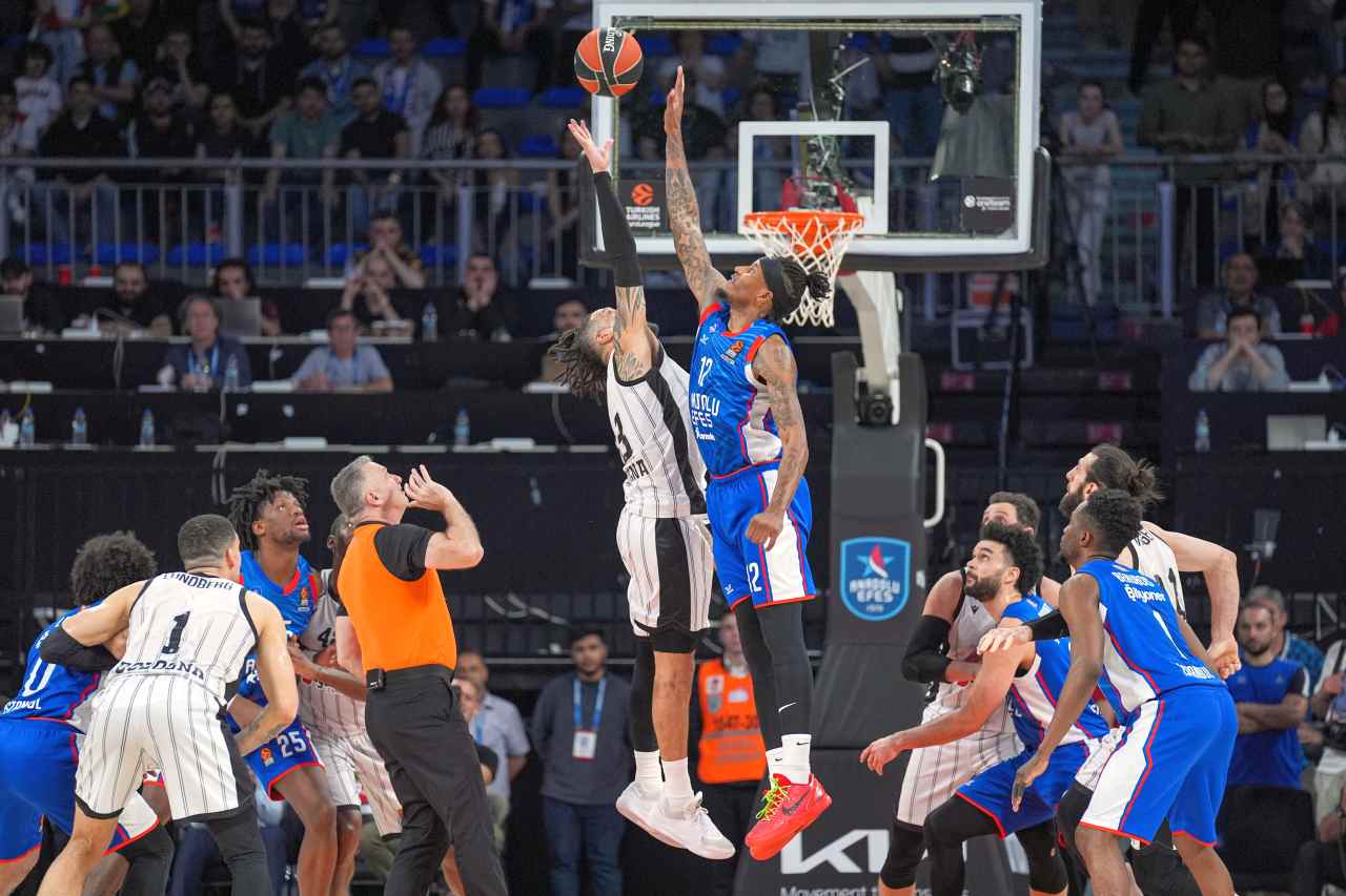 Anadolu Efes, Avrupa’ya veda etti
