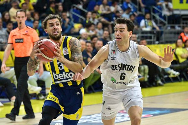 Fenerbahçe”den, Beşiktaş”a 21 sayı fark