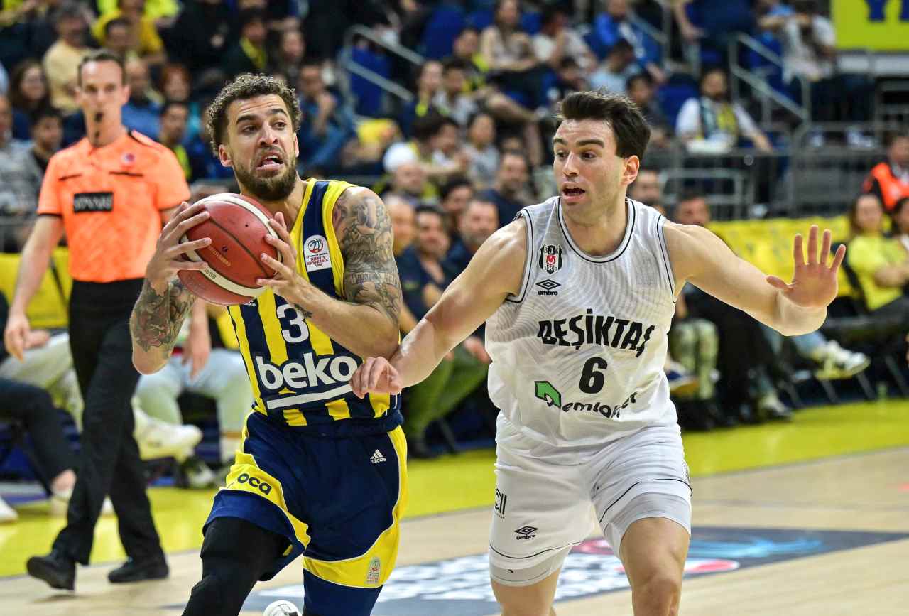 Fenerbahçe”den, Beşiktaş”a 21 sayı fark