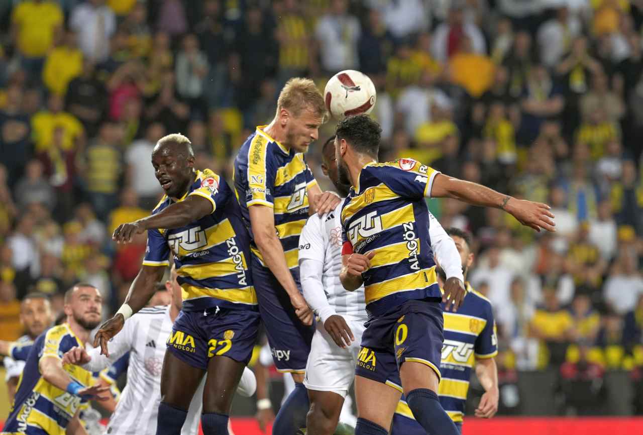 Yarı final maçı başladığı gibi bitti