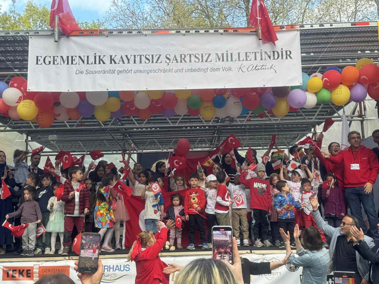 Hamburg“da coşkulu 23 Nisan kutlaması