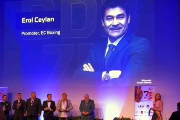 ALMAN BOKSUNA DAMGA VURAN İKİ TÜRK’E ANLAMLI ÖDÜL