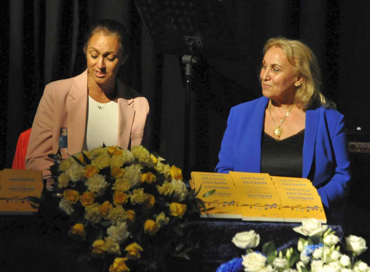 Esma Arslan, yeni kitabını tiyatral okumayla tanıttı