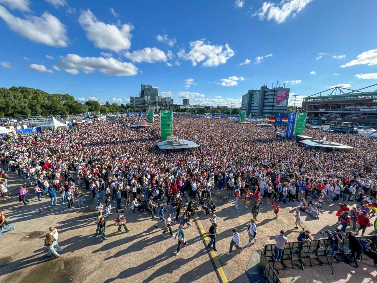 Hamburg’da taraftarlar, Almanya – Macaristan maçını izledi