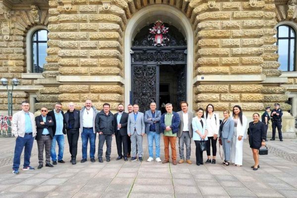 Hamburg-Rathaus’da Kahvaltılı Toplantı.