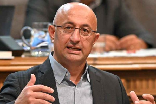 Hamburg”da Bağımsız Milletvekillerini Susturmaya Çalışıyorlar