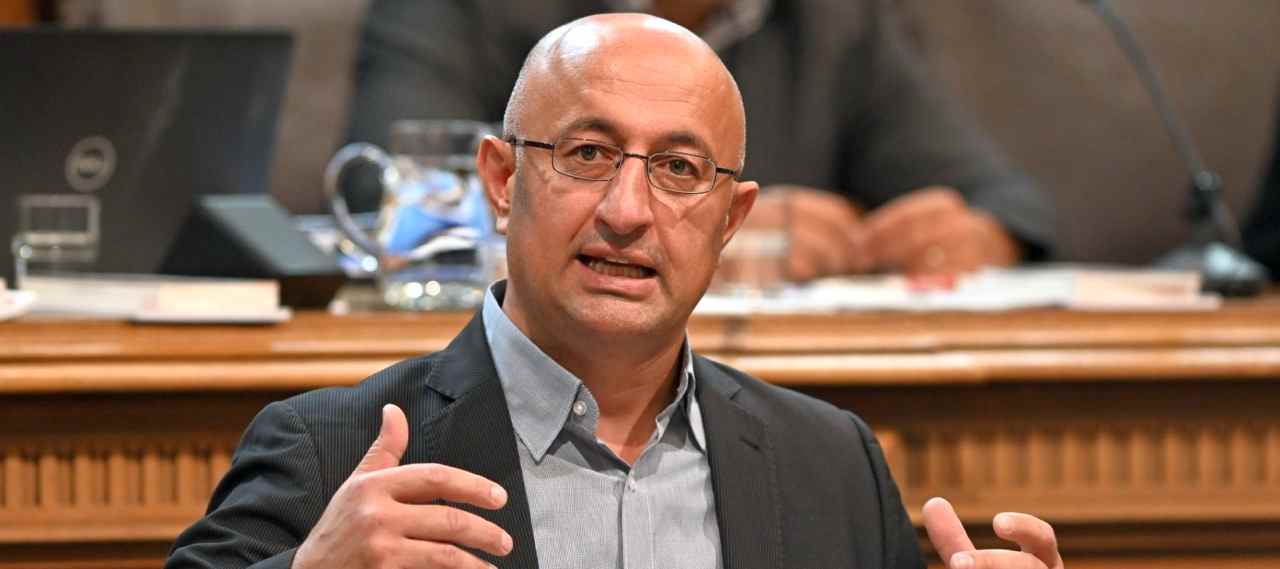 Hamburg”da Bağımsız Milletvekillerini Susturmaya Çalışıyorlar