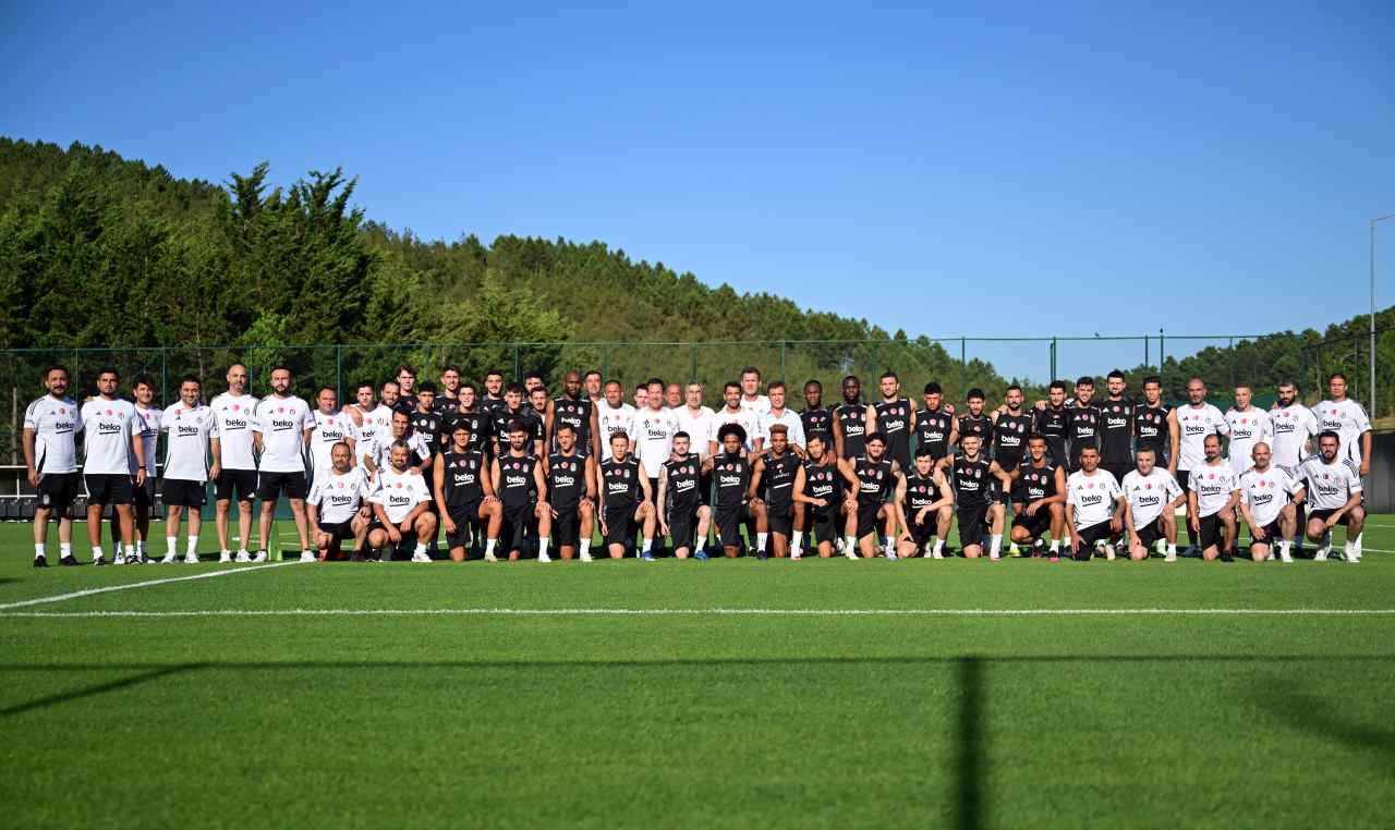 Beşiktaş yeni sezonu yeni teknik direktör Giovanni van Bronckhorst’la açtı