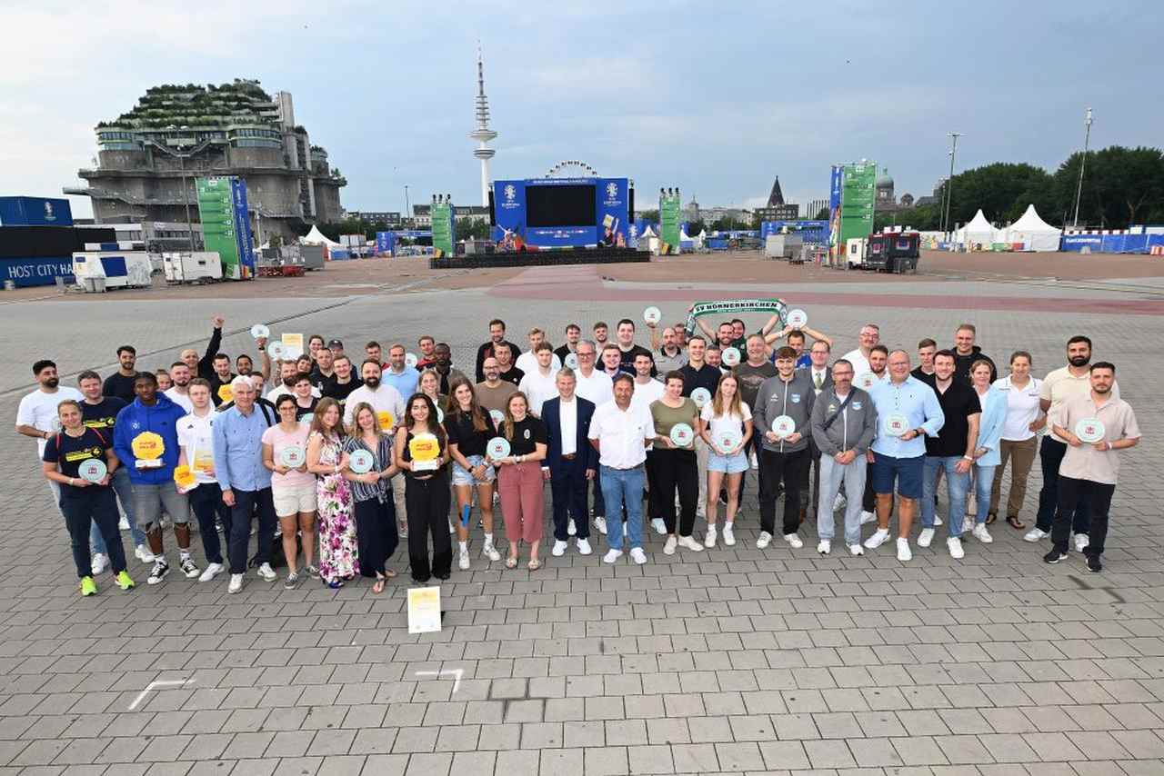 Ehrungen für HFV-Meister*innen und Pokalsieger*innen 2024